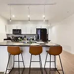 1 Bedroom Downtown Pittsburgh With Best Roof Top View